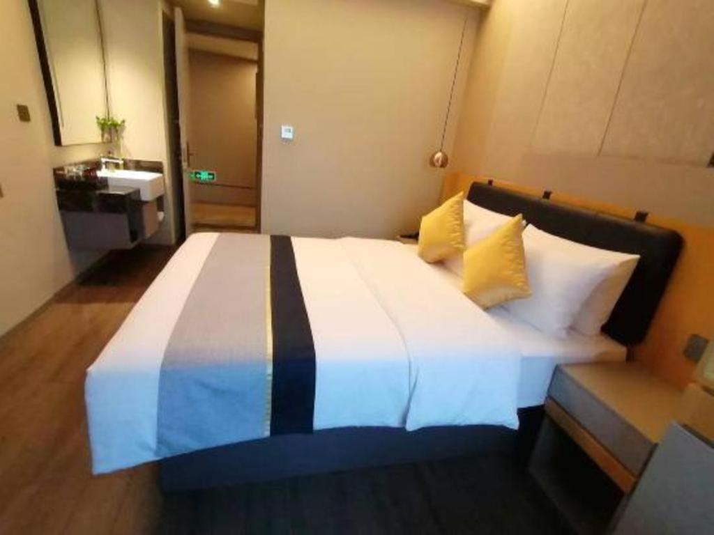 Home Inn Kunming Baita Road Куньмин Экстерьер фото