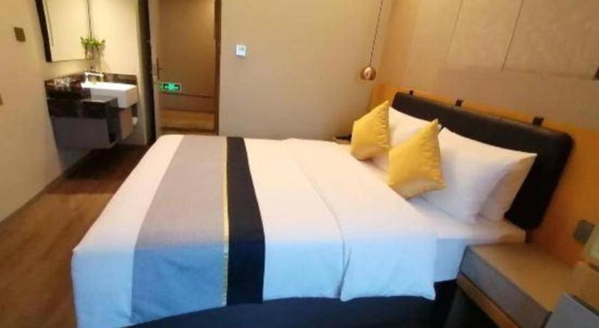 Home Inn Kunming Baita Road Куньмин Экстерьер фото